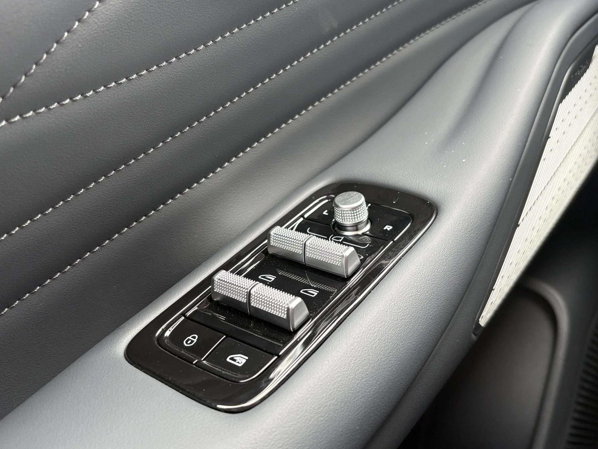 Hoofdafbeelding Geely Starray EM-i