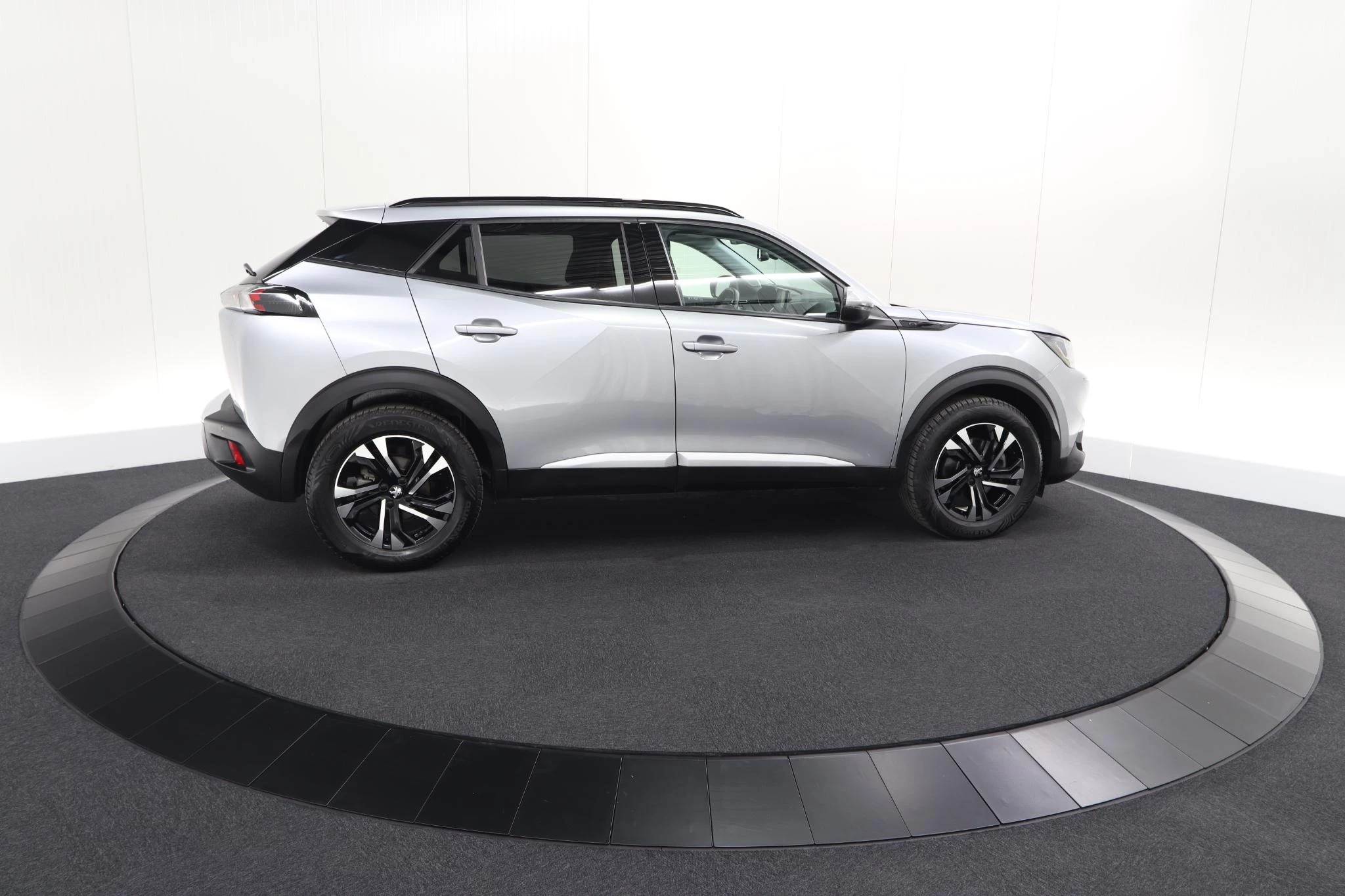 Hoofdafbeelding Peugeot e-2008