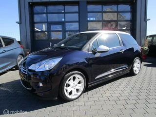 Hoofdafbeelding Citroën DS3 Citroen DS3 1.2 VTi So Chic 104dkm! Airco Cruise Navi Bluetooth