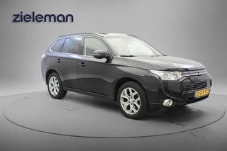 Mitsubishi Outlander 2.0 PHEV Instyle - Trekhaak, Panorama, Camera, Leer, Stoelverw.