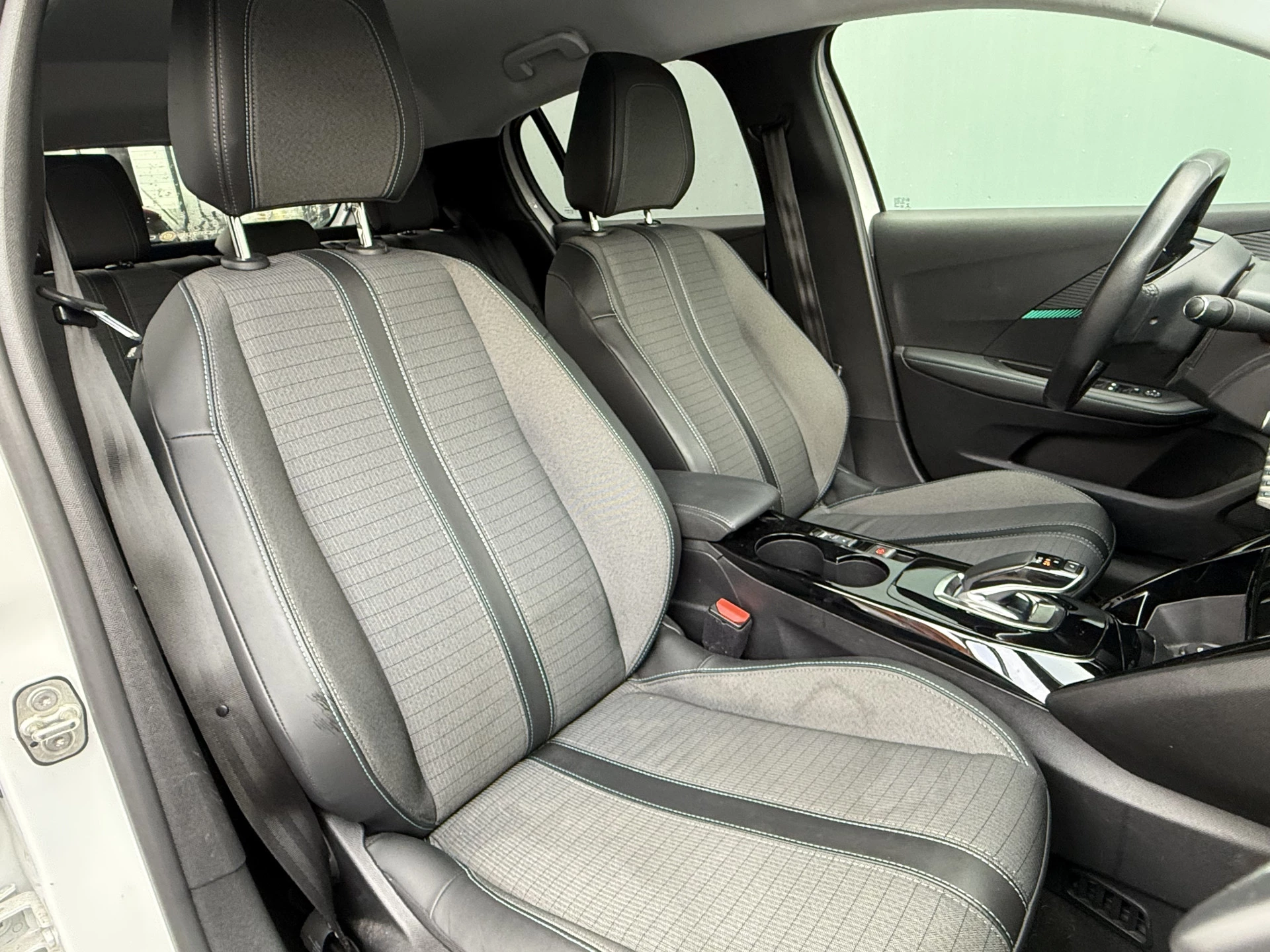 Hoofdafbeelding Peugeot e-208