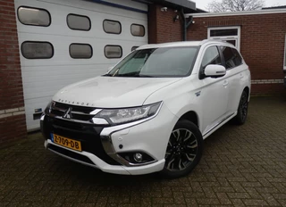 Hoofdafbeelding Mitsubishi Outlander Mitsubishi Outlander 2.0 PHEV 4WD Leder/Camera/Trekhaak
