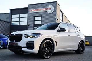 Hoofdafbeelding BMW X5 BMW X5 XDrive45e High Executive | M-pakket | LED | Adaptieve Cruise | 360 camera | Hybride | Luxe Leder | Memory | Stoelverwarming