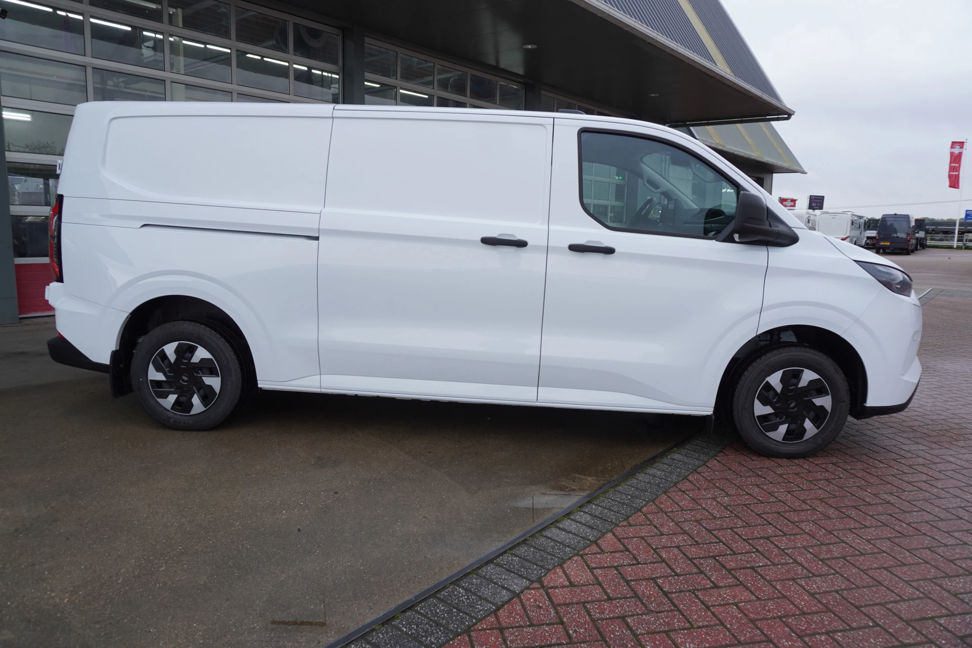 Hoofdafbeelding Ford E-Transit Custom