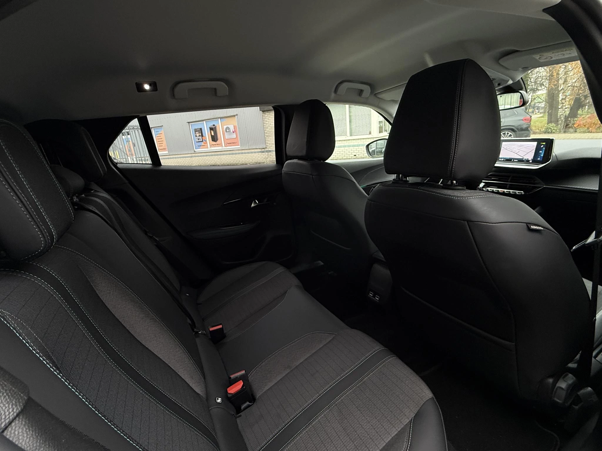 Hoofdafbeelding Peugeot e-2008