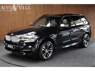 BMW X5 M50d Nachtzicht Panorama B&O Head-up Standkachel ACC Camera Keyless Trekhaak elekt. uitklapbaar PDC Leer Navi Stuurverwarming Elektr. achterklep