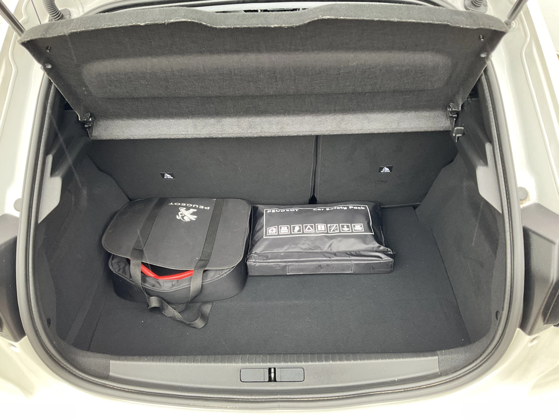 Hoofdafbeelding Peugeot e-208