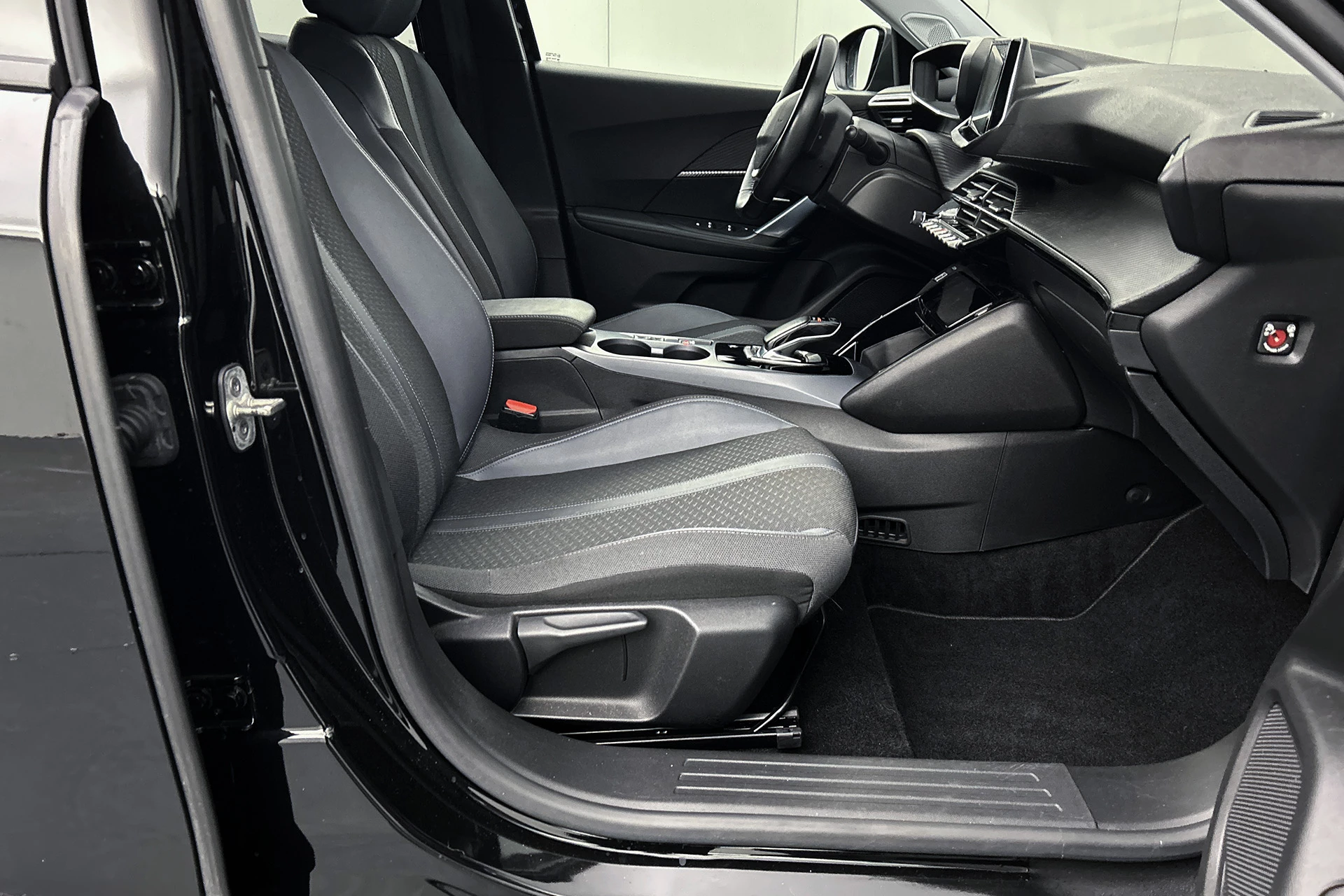 Hoofdafbeelding Peugeot e-2008