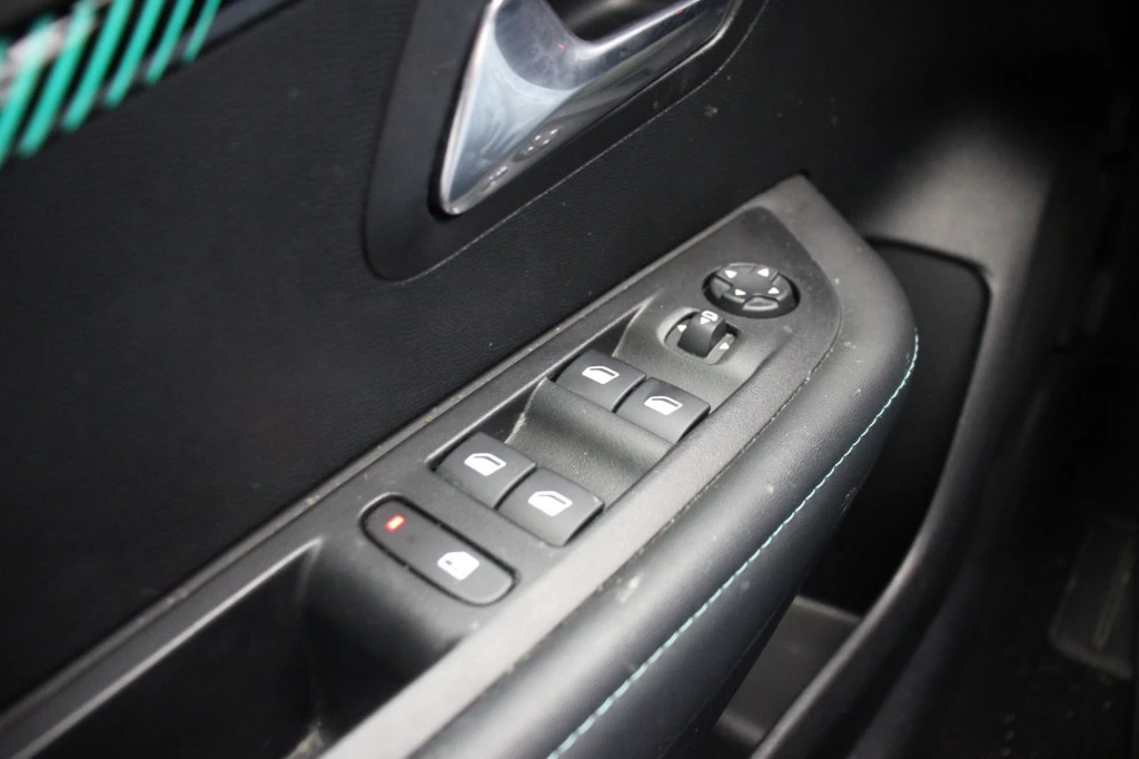 Hoofdafbeelding Peugeot e-208