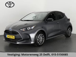 Toyota Yaris 1.5 HYBRID BI-TONE AUTOMAAT NAVIGATIE *GARANTIE TOT 7-2032* Camera.  Bluetooth. All Season banden