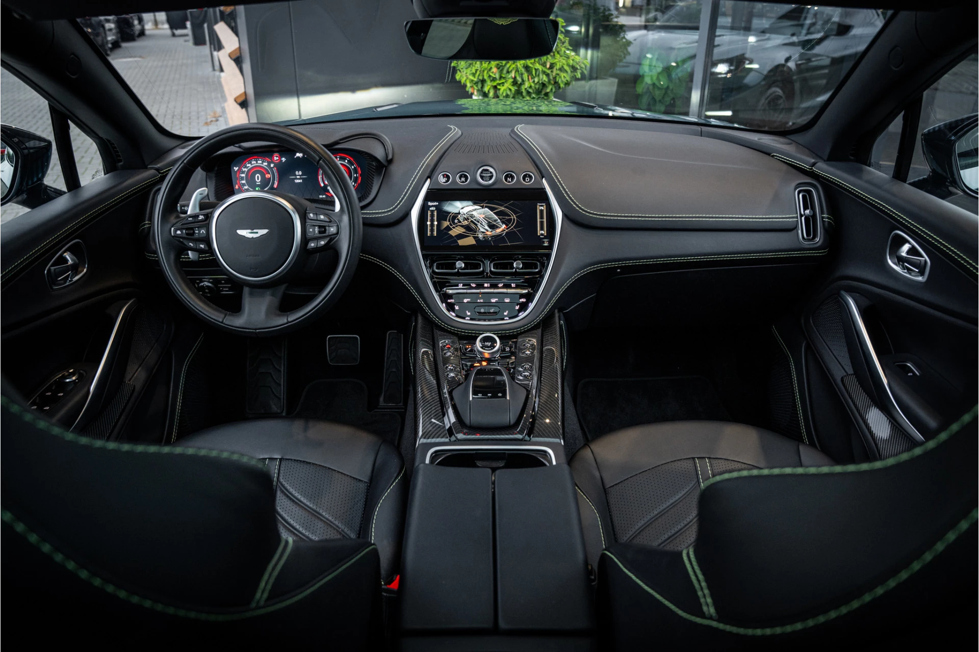 Hoofdafbeelding Aston Martin DBX