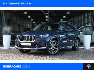 BMW X1 xDrive23i High Executive xLine Automaat / Panoramadak / Trekhaak / Sportstoelen / Parking Assistant Plus / Adaptieve LED / Head-Up / Comfort Access
