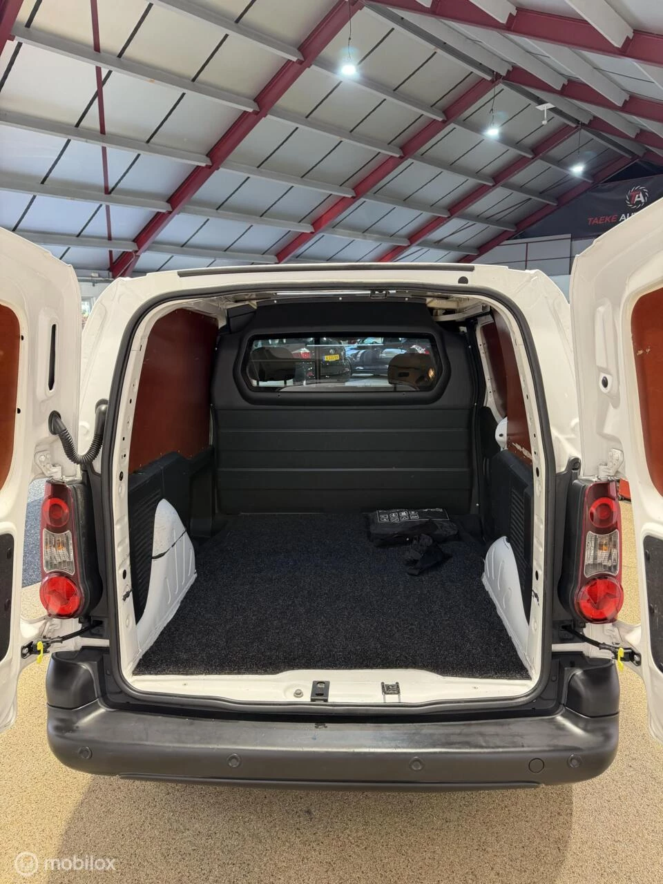 Hoofdafbeelding Peugeot Partner