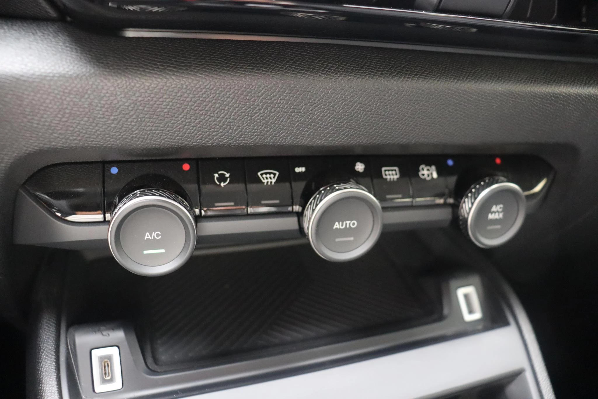 Hoofdafbeelding Citroën ë-C4