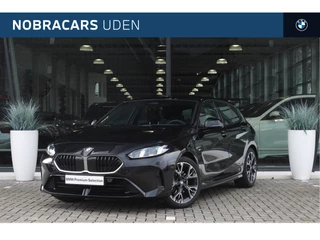 Hoofdafbeelding BMW 1 Serie BMW 1 Serie 120 M Sport Automaat / Sportstoelen / M Adaptief onderstel / Comfort Access / Achteruitrijcamera / Adaptieve LED / Harman-Kardon
