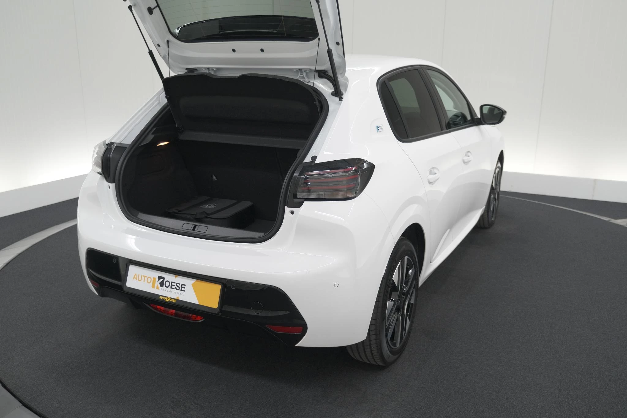Hoofdafbeelding Peugeot e-208