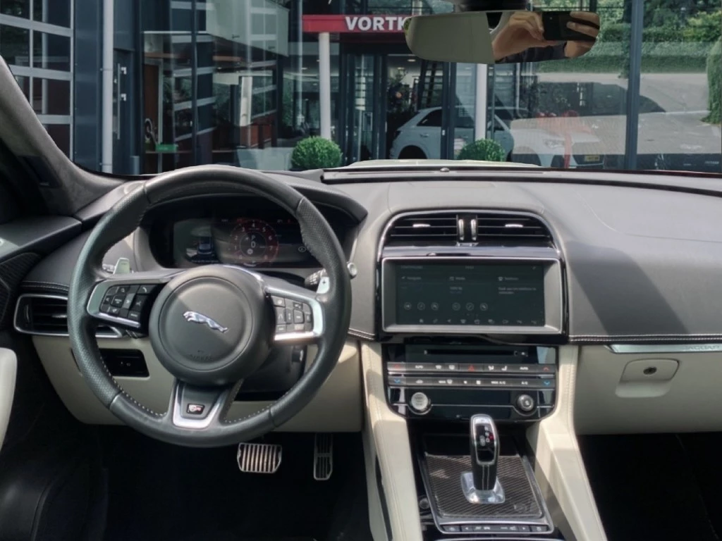 Hoofdafbeelding Jaguar F-PACE