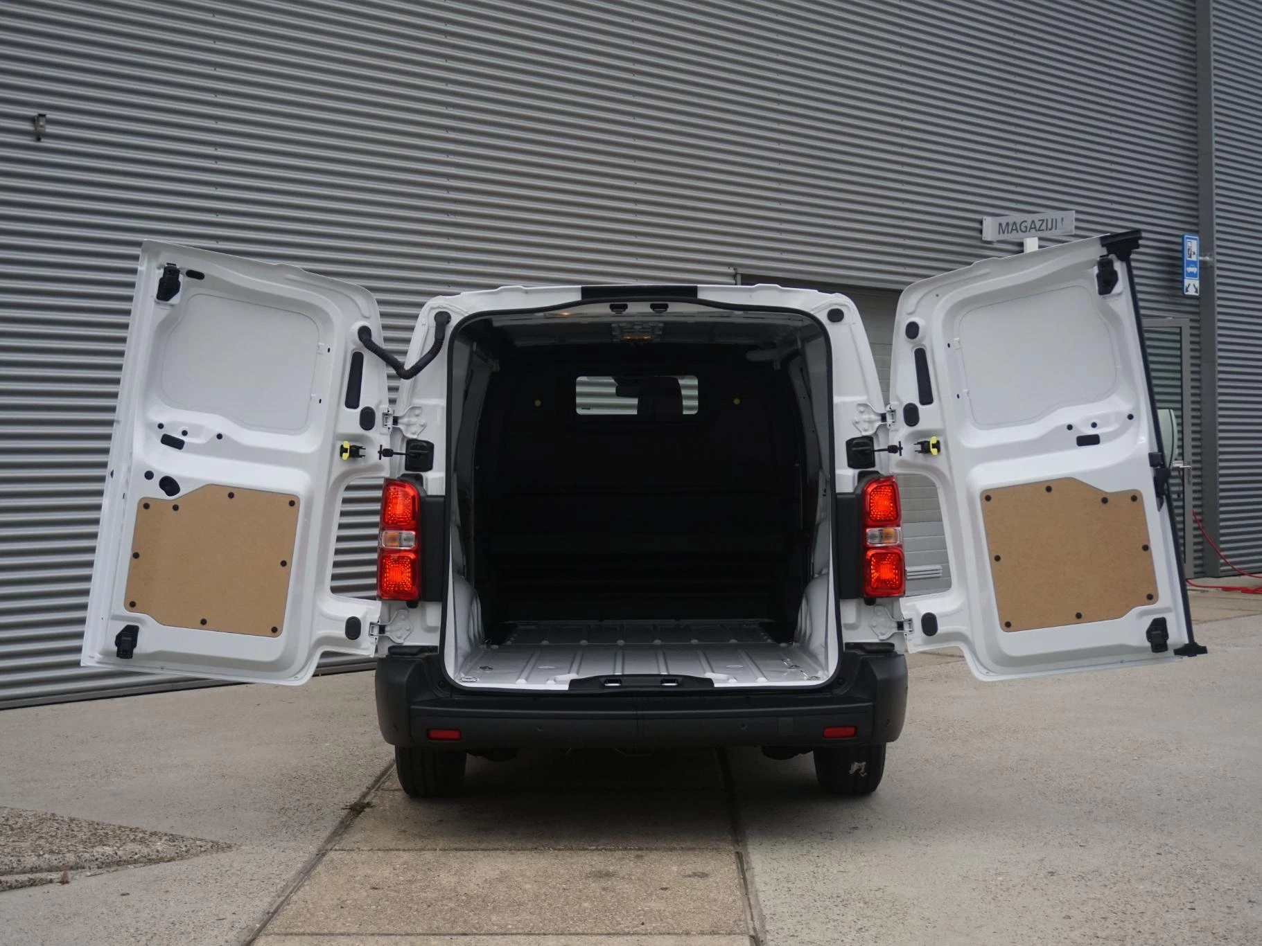 Hoofdafbeelding Peugeot e-Expert