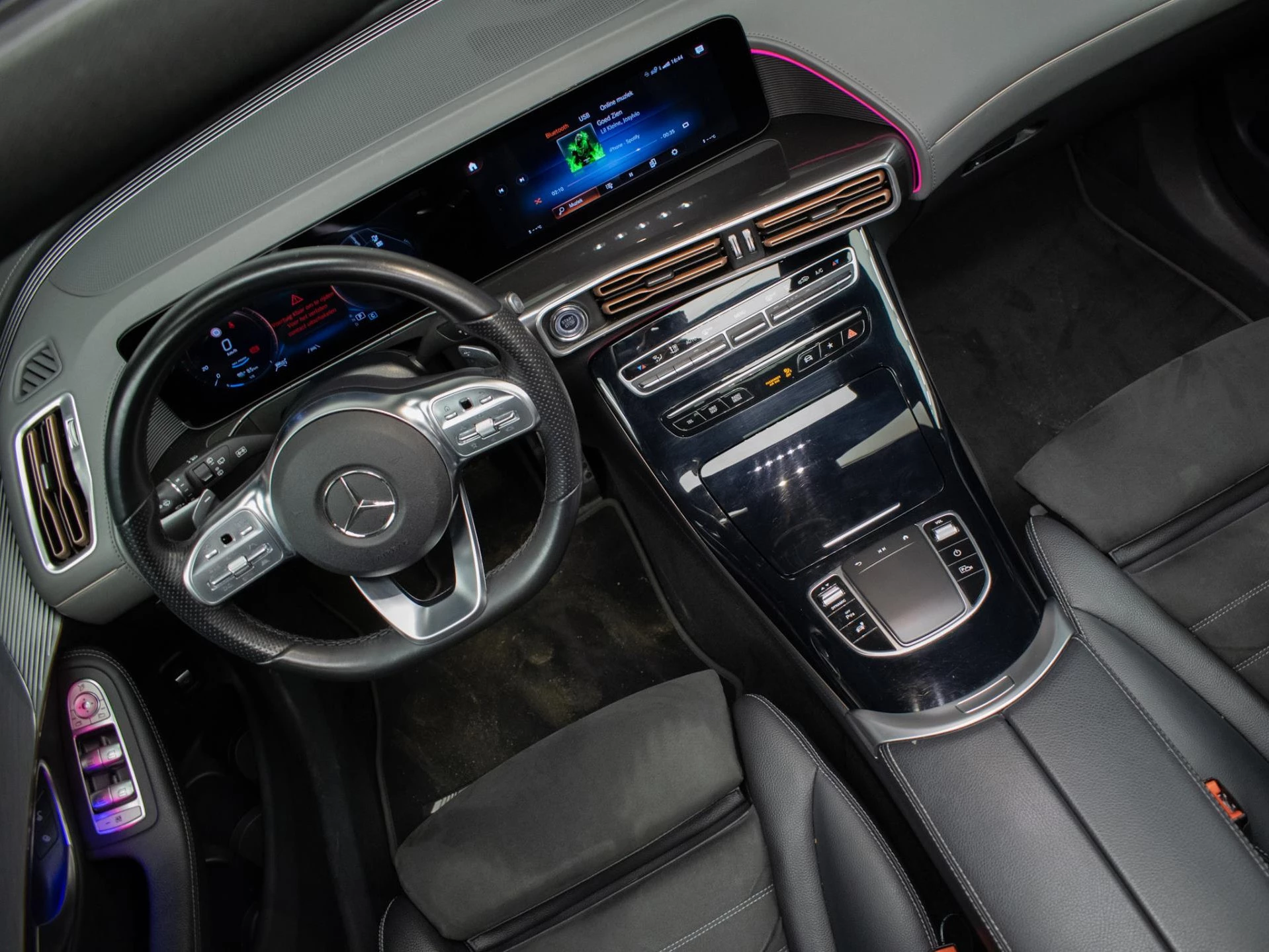 Hoofdafbeelding Mercedes-Benz EQC