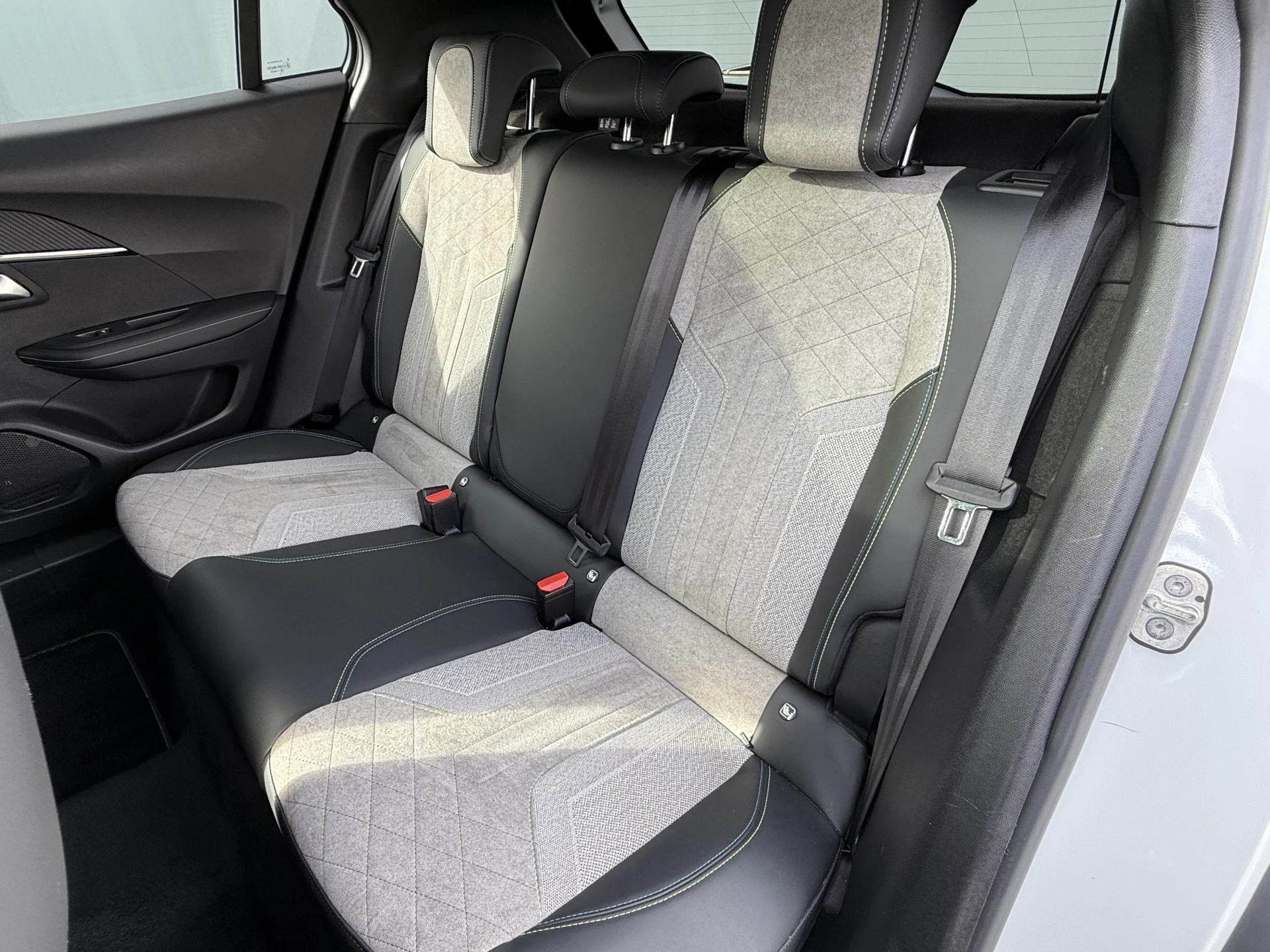 Hoofdafbeelding Peugeot e-2008