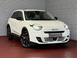 Hoofdafbeelding Fiat 600 Fiat 600 1.2 HYBRID LA PRIMA LEER MASSAGE ELEK.STOEL CAMERA CARPLAY ADAP.CRUISE STOELVERW. ELEK.KLEP 18''LMV ✅ Top Auto Fiat Wijchen , 30 Jaar ervaring in Fiat , Wij leveren de : Icon / La Prima / Pop / Sport . Urban / Benzine / Hybrid . Met Fabrieksgarantie ✅  