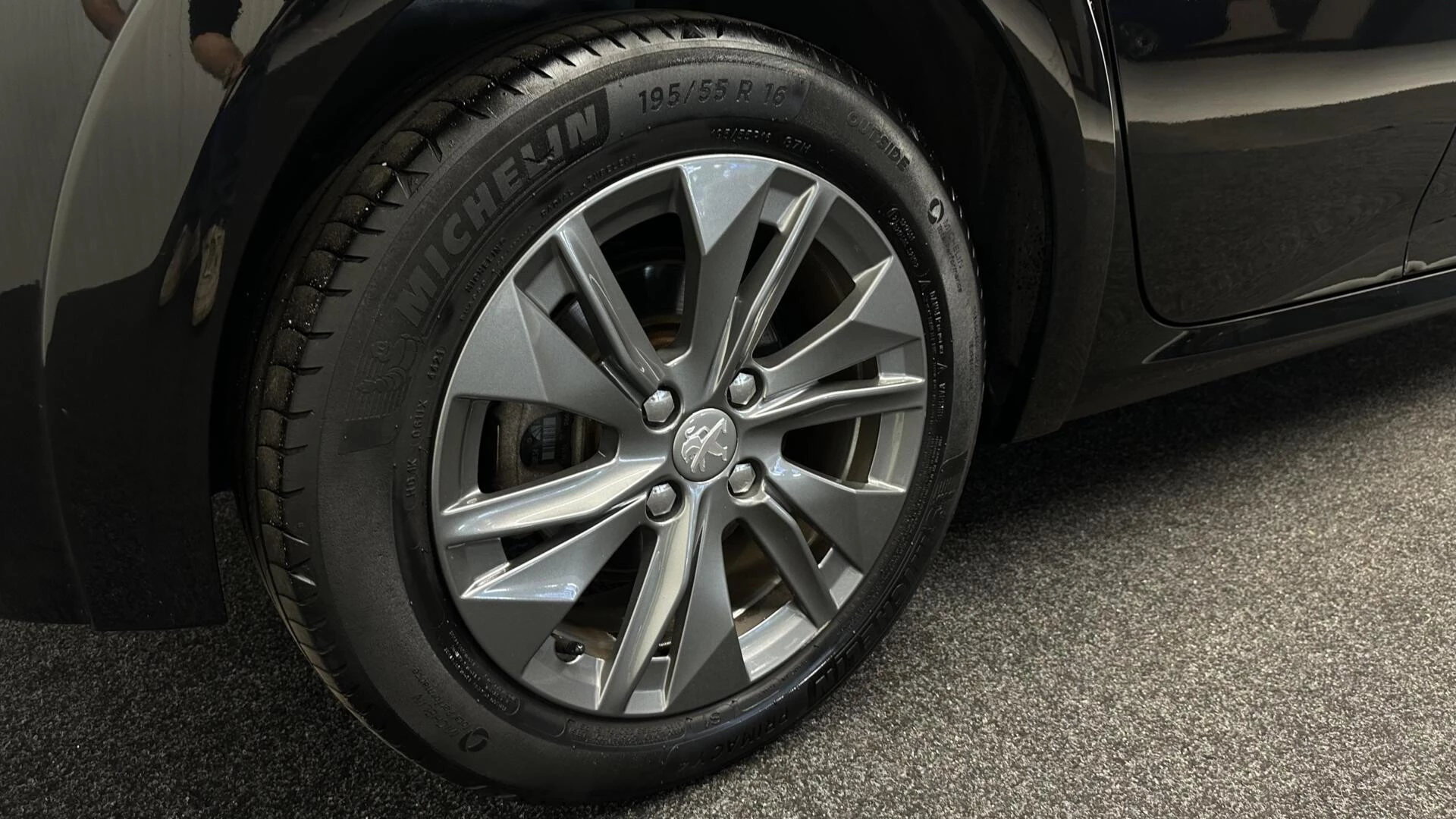 Hoofdafbeelding Peugeot e-208