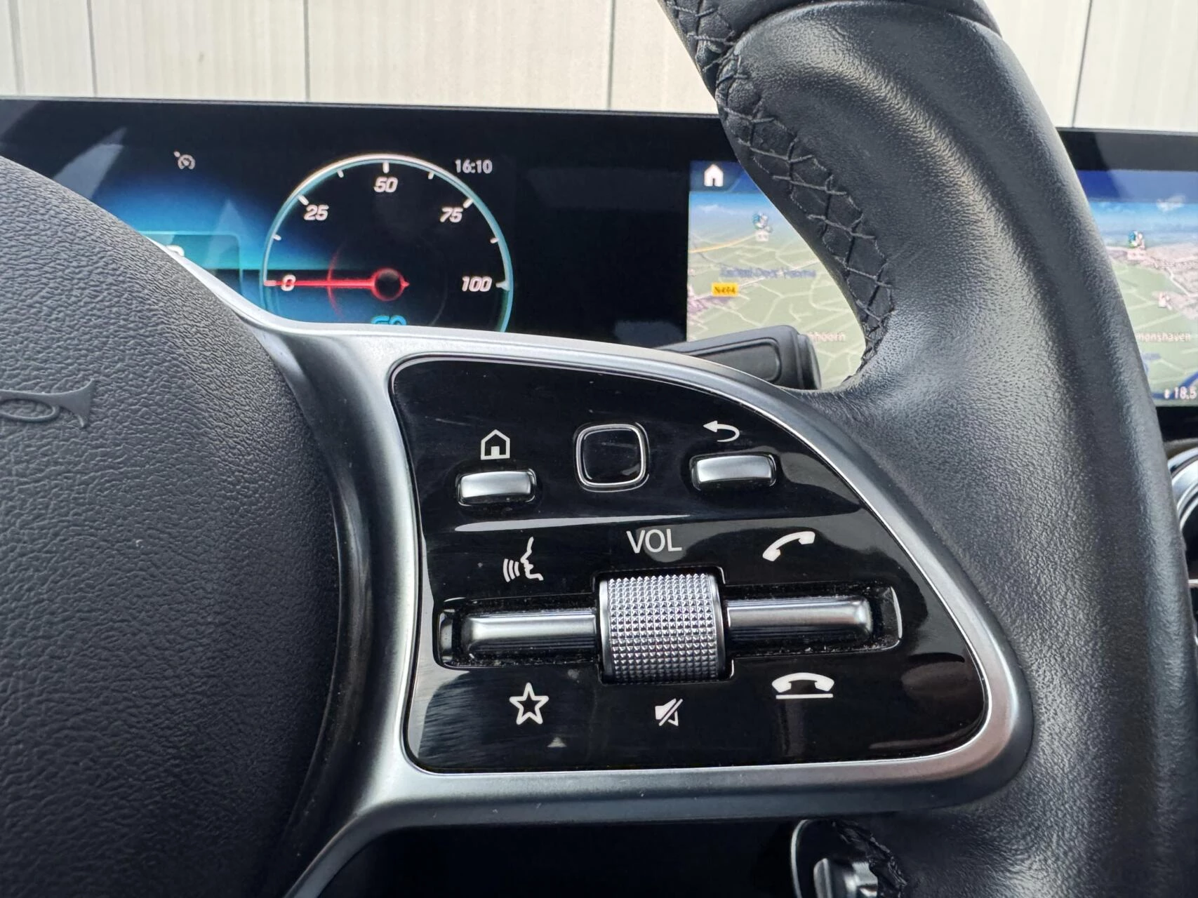 Hoofdafbeelding Mercedes-Benz EQA