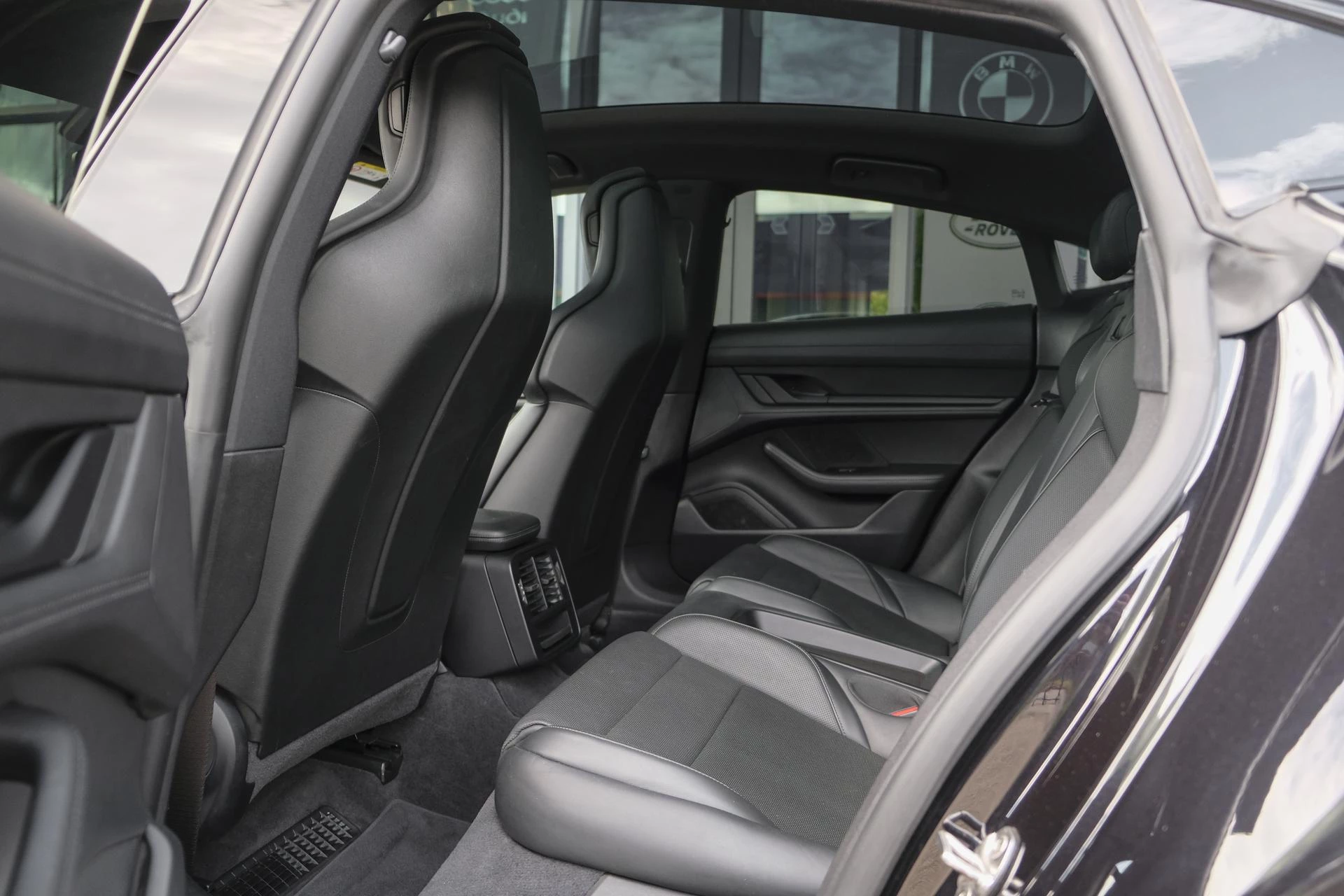 Hoofdafbeelding Porsche Taycan