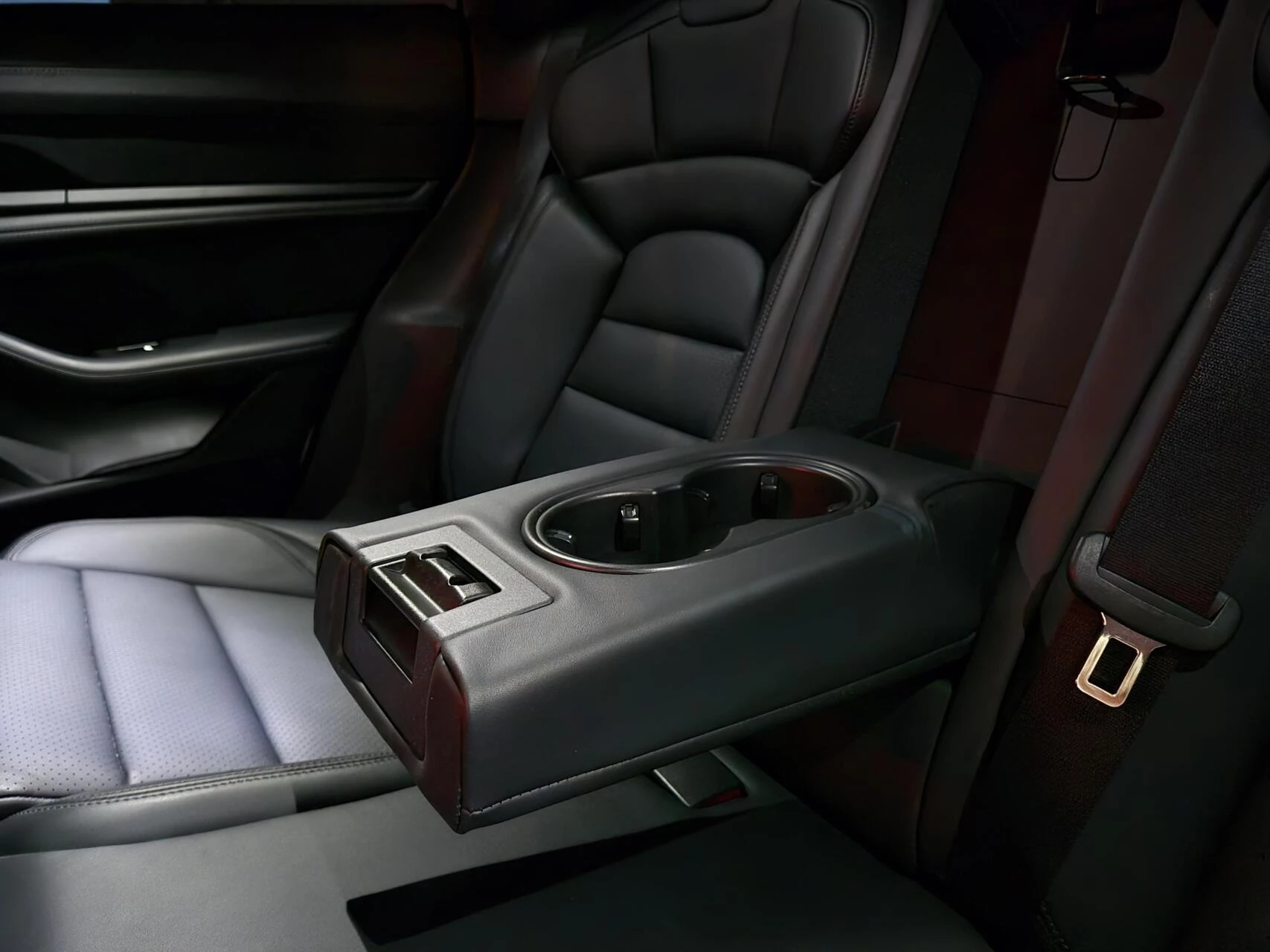 Hoofdafbeelding Porsche Taycan