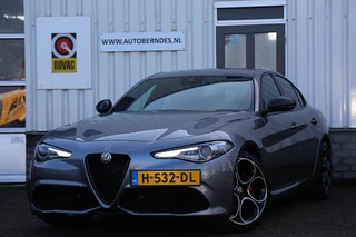 Hoofdafbeelding Alfa Romeo Giulia Alfa Romeo Giulia 2.0 T 280PK AWD Veloce Aut.*NL-Auto*Perfect Onderh.*Black Pack/Sportstoelen Leder/Stoelverw./Stuurverw./Apple Carplay-Android/LED/Camera/Memorie/Keyless Entry+Go/Dodehoek/Rijstrook/Parkeersens.V+A/19 inch LM*