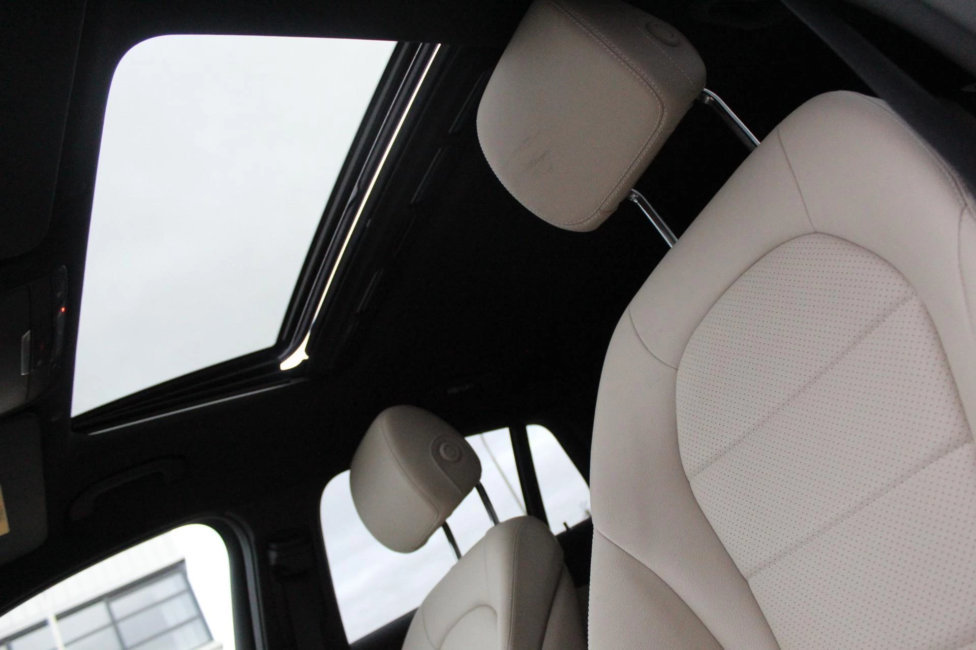 Hoofdafbeelding Mercedes-Benz EQC