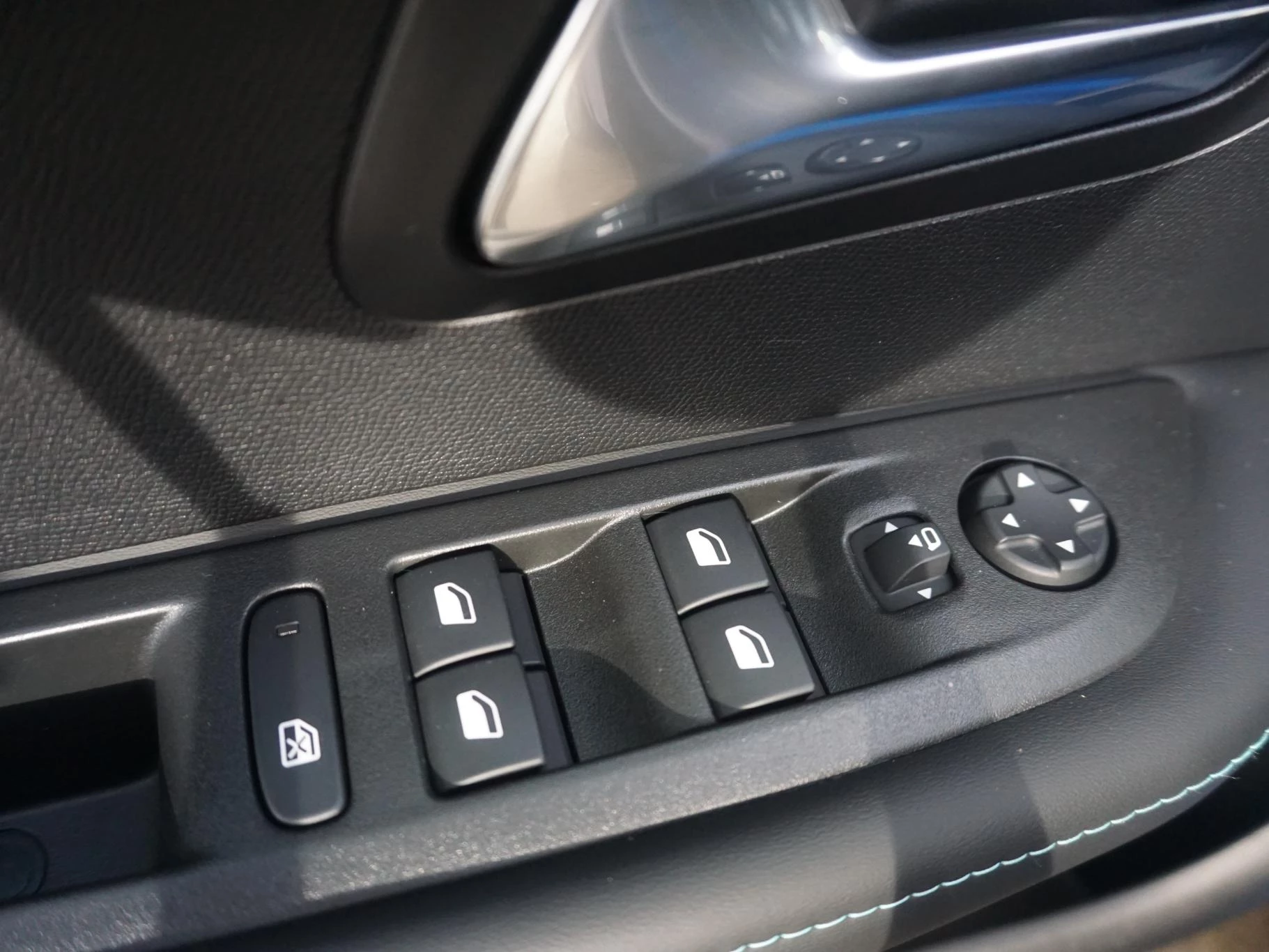 Hoofdafbeelding Peugeot e-208