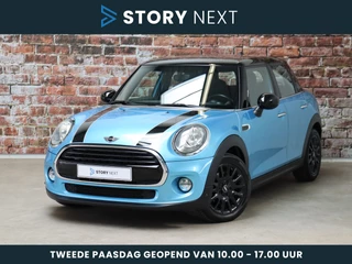 MINI Cooper Hatchback Business 5 deurs / Navigatiesysteem / Airconditioning / Cruise Control / 16 Inch / Bluetooth / Colour Line Carbon Black / Interieurpanelen Hazy Grey / Middenarmsteun