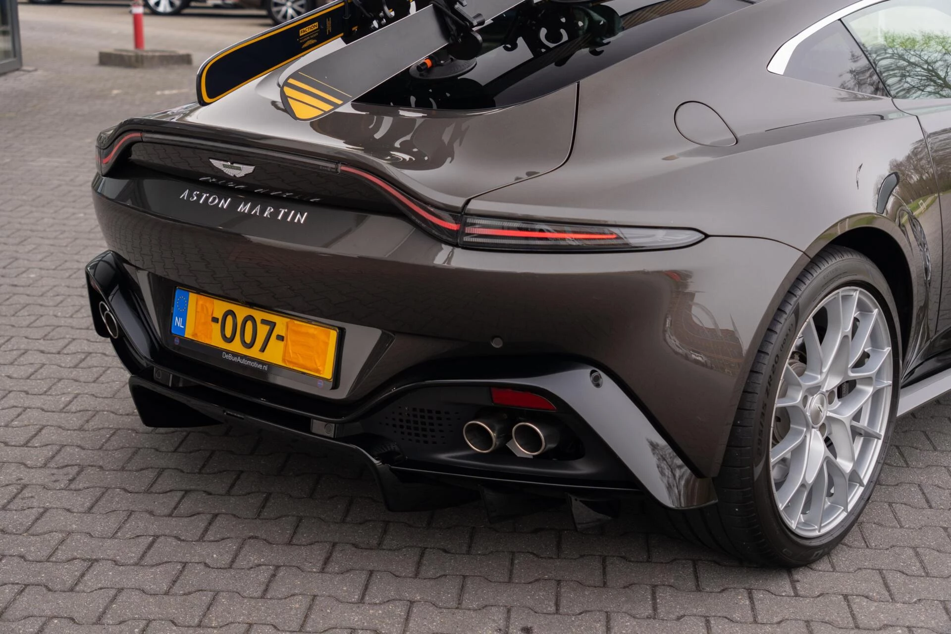 Hoofdafbeelding Aston Martin V8 Vantage