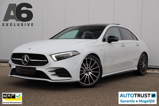 Mercedes-Benz A-klasse 200 Business Solution AMG Night 164PK Automaat 19 inch Panoramadak Massage Sfeerverlichting Widescreen Multibeam LED Navigatie Achteruitrijcamera Elektrische Stoelen