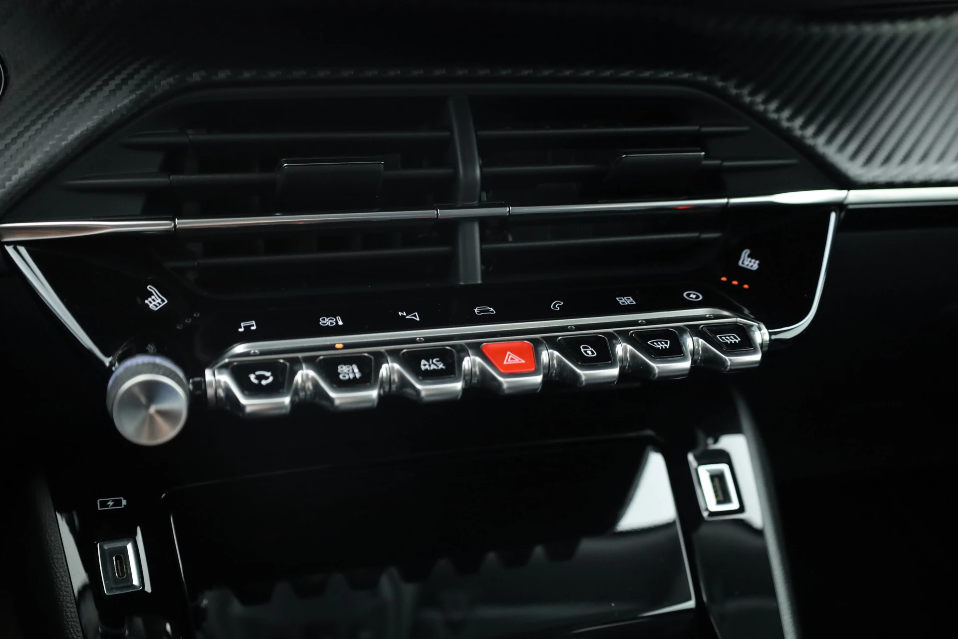Hoofdafbeelding Peugeot e-2008
