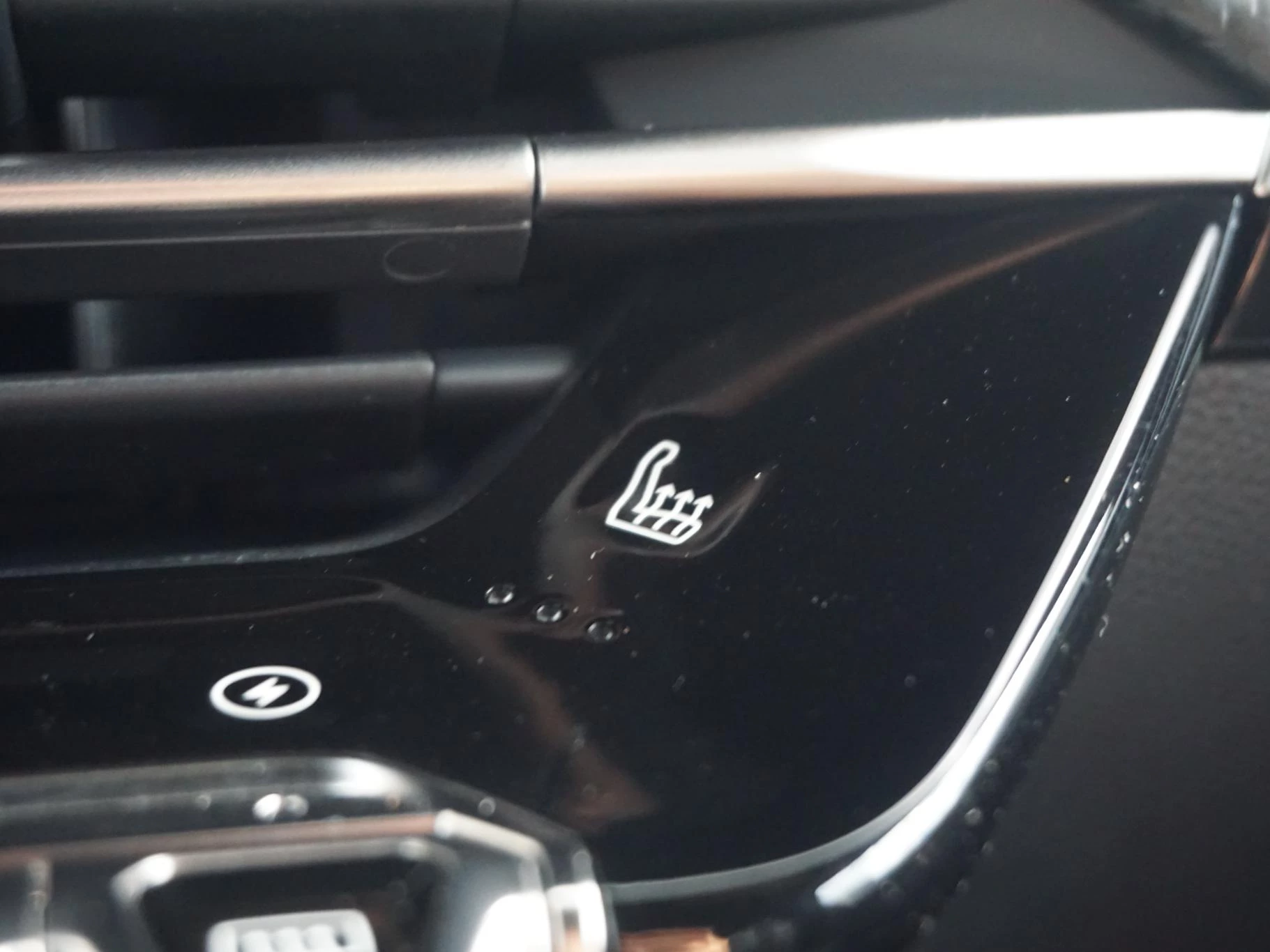 Hoofdafbeelding Peugeot e-2008