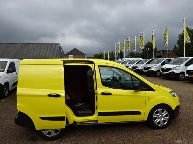 Hoofdafbeelding Ford Transit Courier