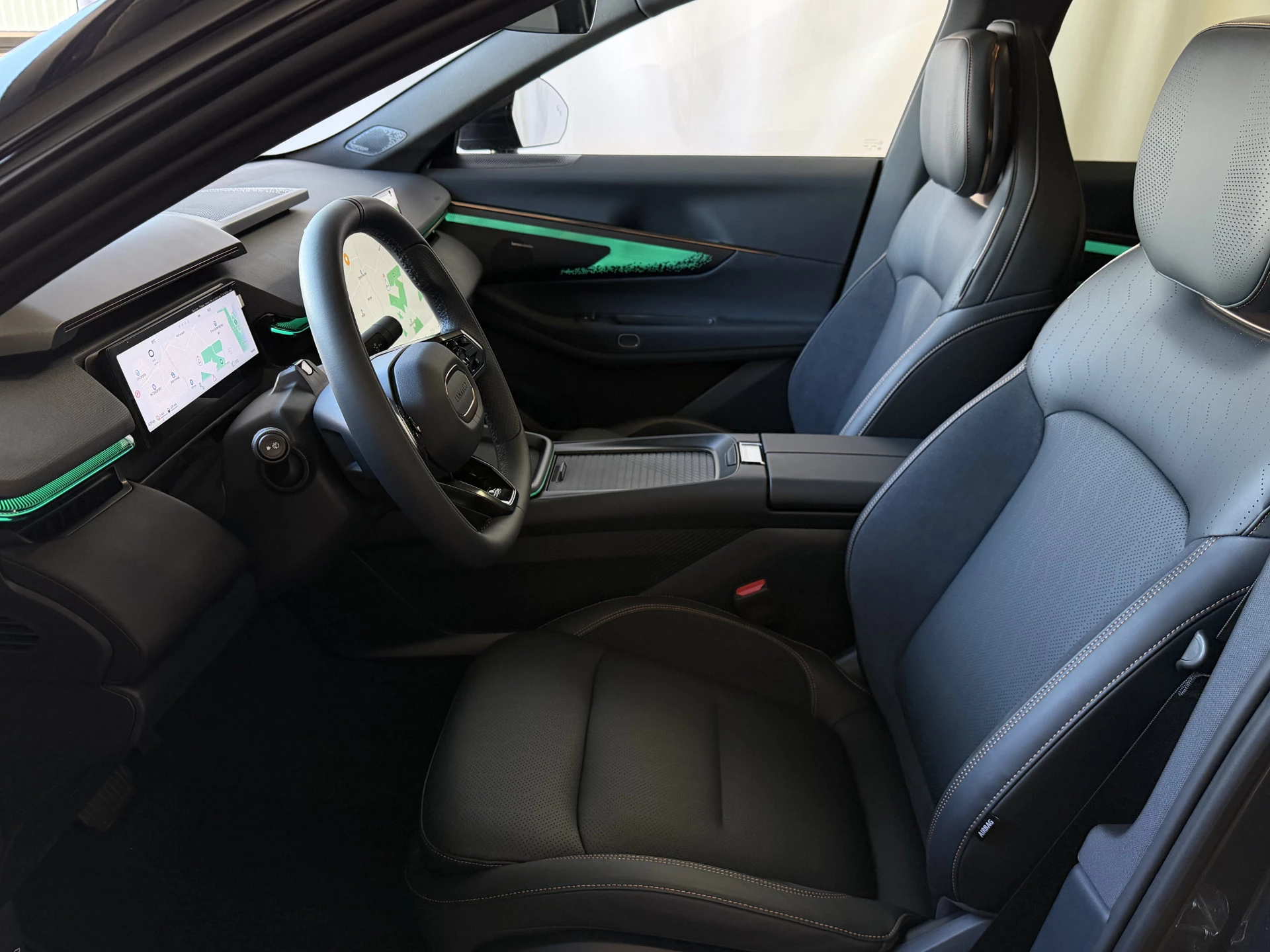 Hoofdafbeelding Lynk & Co 08