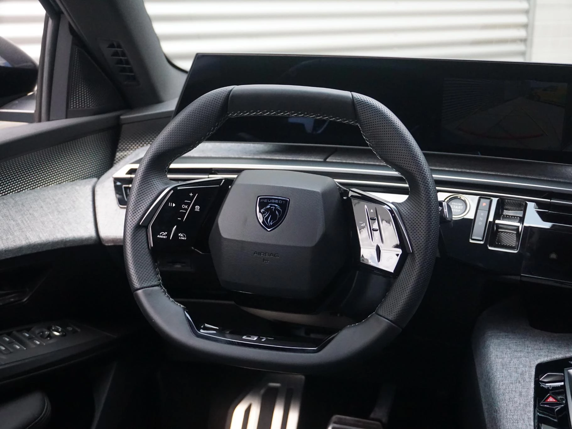 Hoofdafbeelding Peugeot e-5008