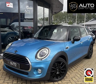 MINI 5-Deurs 1.5 Cooper Chili 136PK | PANO | NL AUTO | Luxe Stoelen | Parkeersensoren | Airco | Navigatie | Cruise Control | 2 Sleutels | Lichtmetalen Velgen |