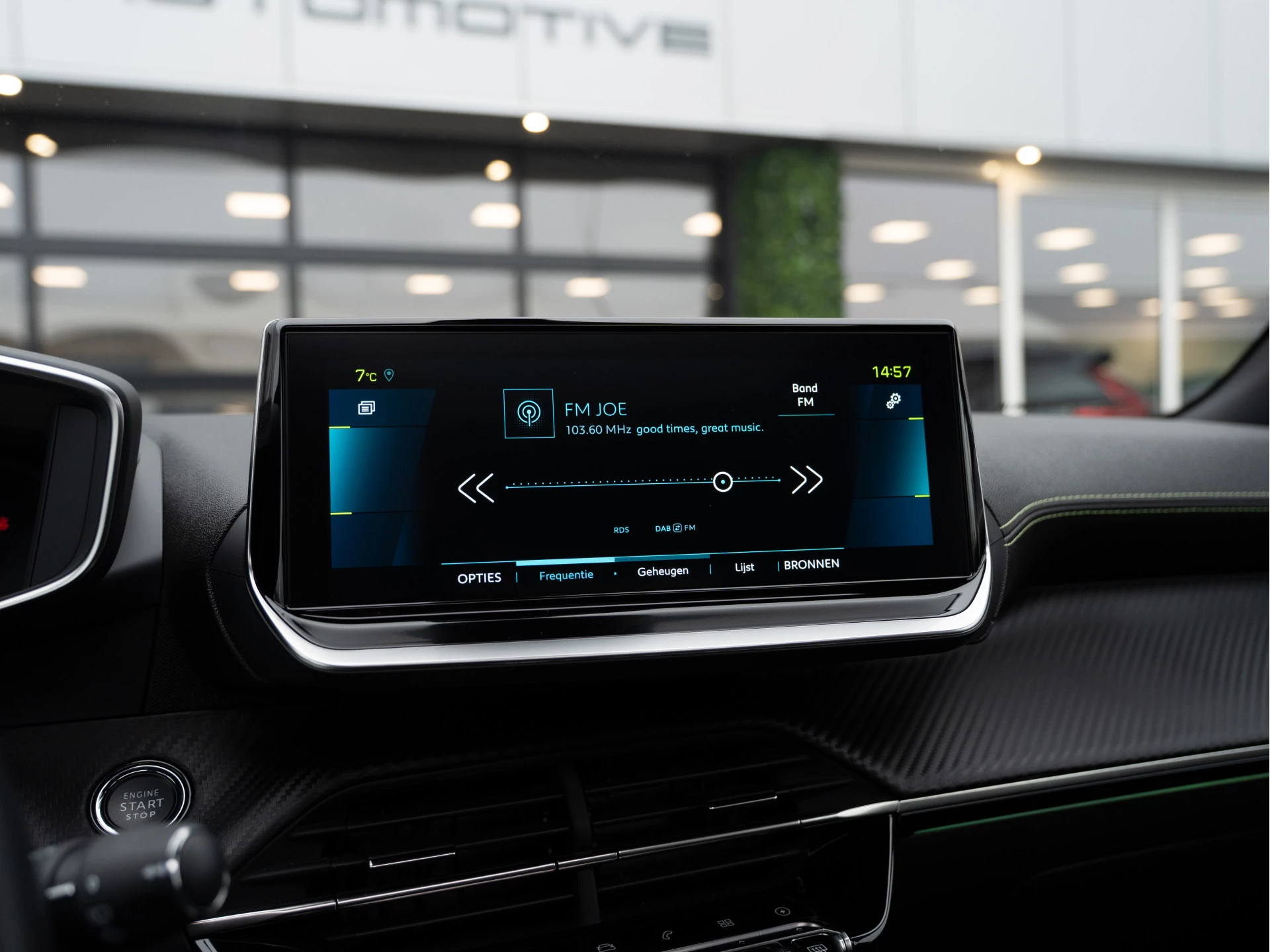 Hoofdafbeelding Peugeot e-2008