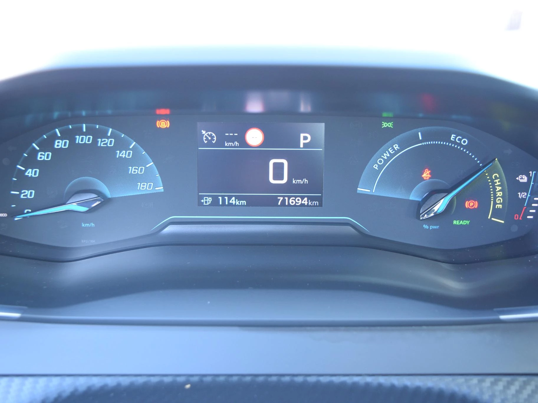 Hoofdafbeelding Peugeot e-2008