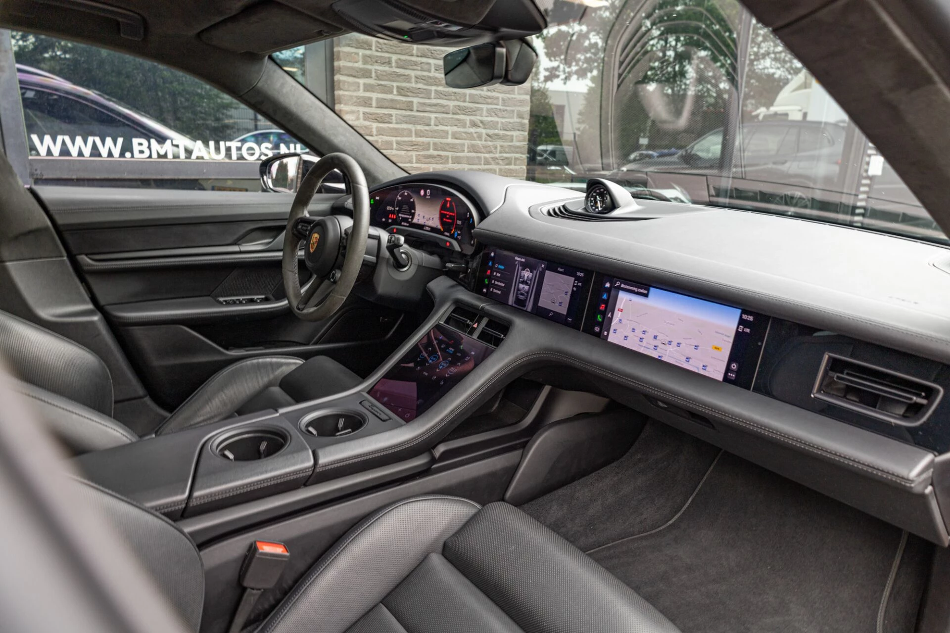 Hoofdafbeelding Porsche Taycan