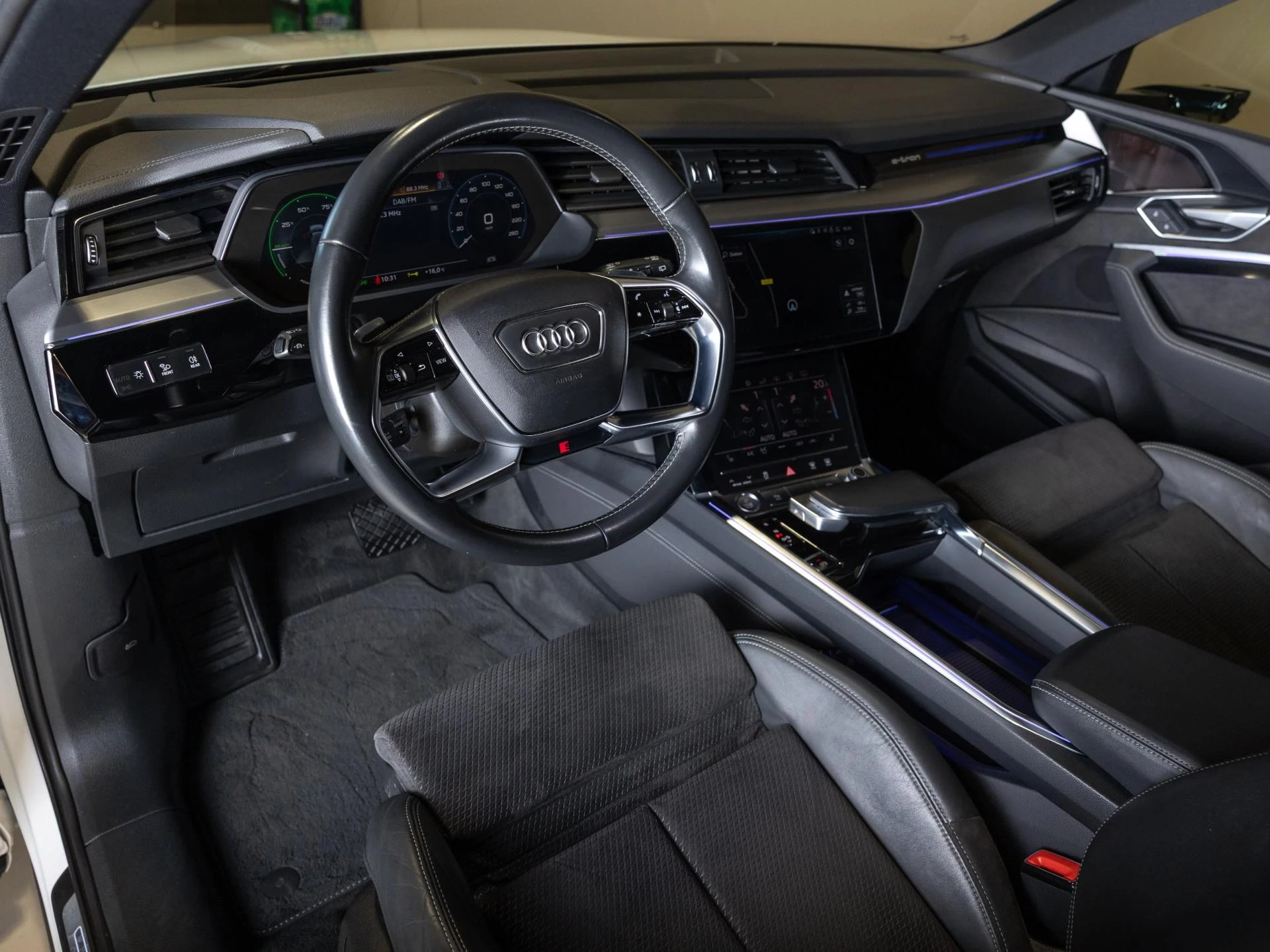 Hoofdafbeelding Audi e-tron