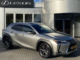 Hoofdafbeelding Lexus UX Lexus UX 250h Urban Line NL-AUTO BLIND-SPOT KEY-LESS PARK-SENSOR