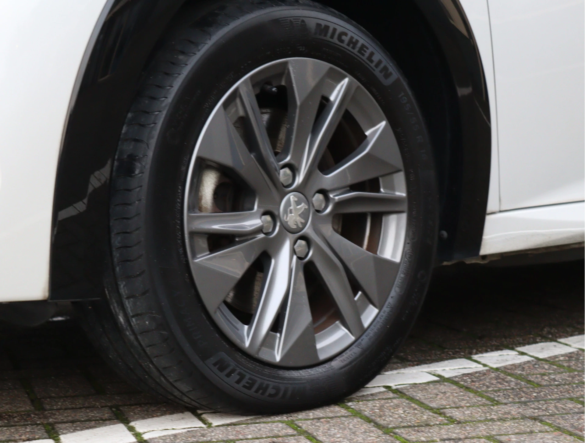 Hoofdafbeelding Peugeot e-208