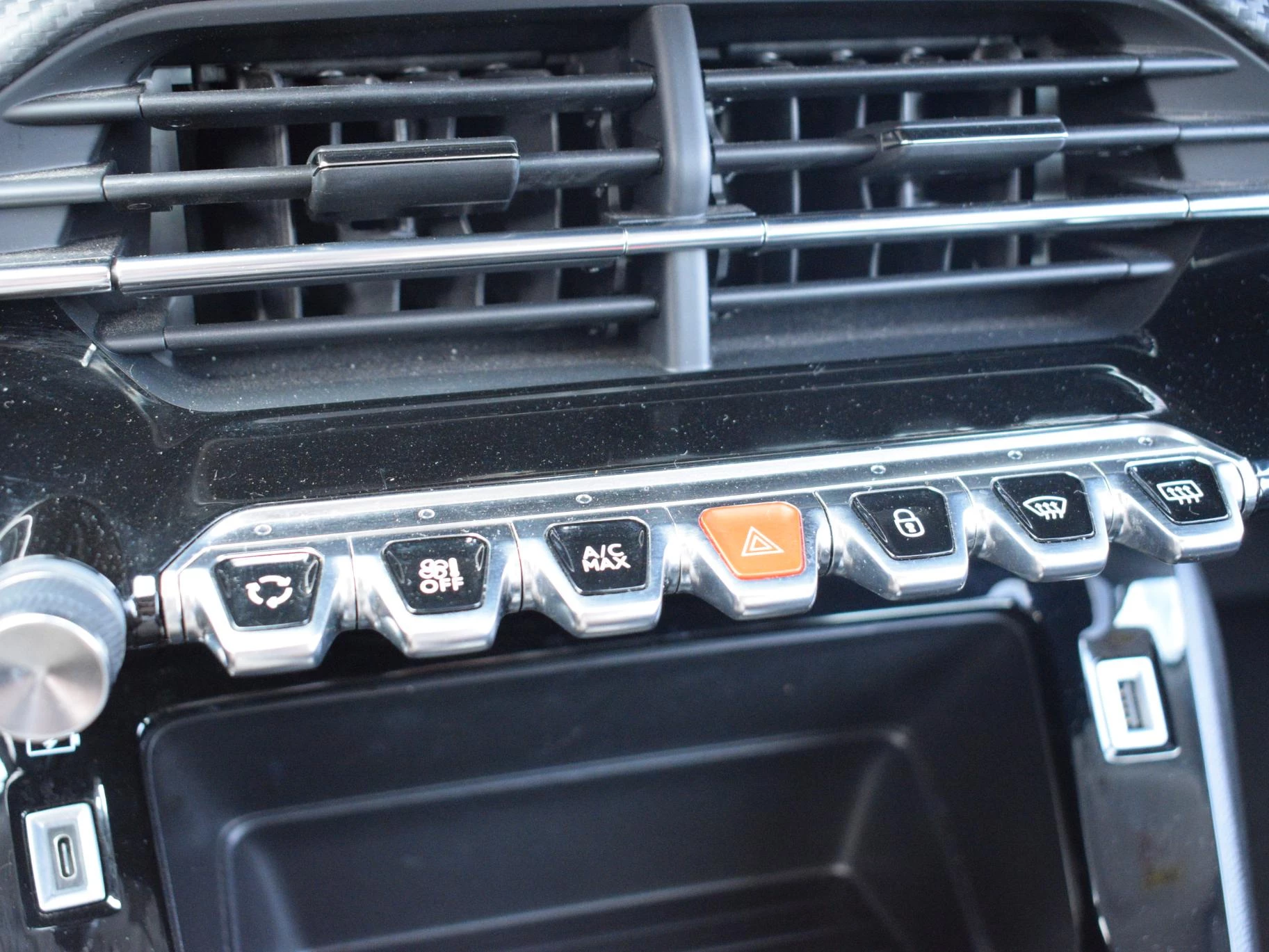 Hoofdafbeelding Peugeot e-2008