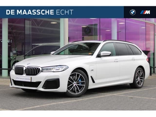Hoofdafbeelding BMW 5 Serie BMW 5 Serie Touring 530e xDrive M Sport Automaat / Panoramadak / Trekhaak / Laserlight / Sportstoelen / Head-Up / Parking Assistant Plus / Comfort Access