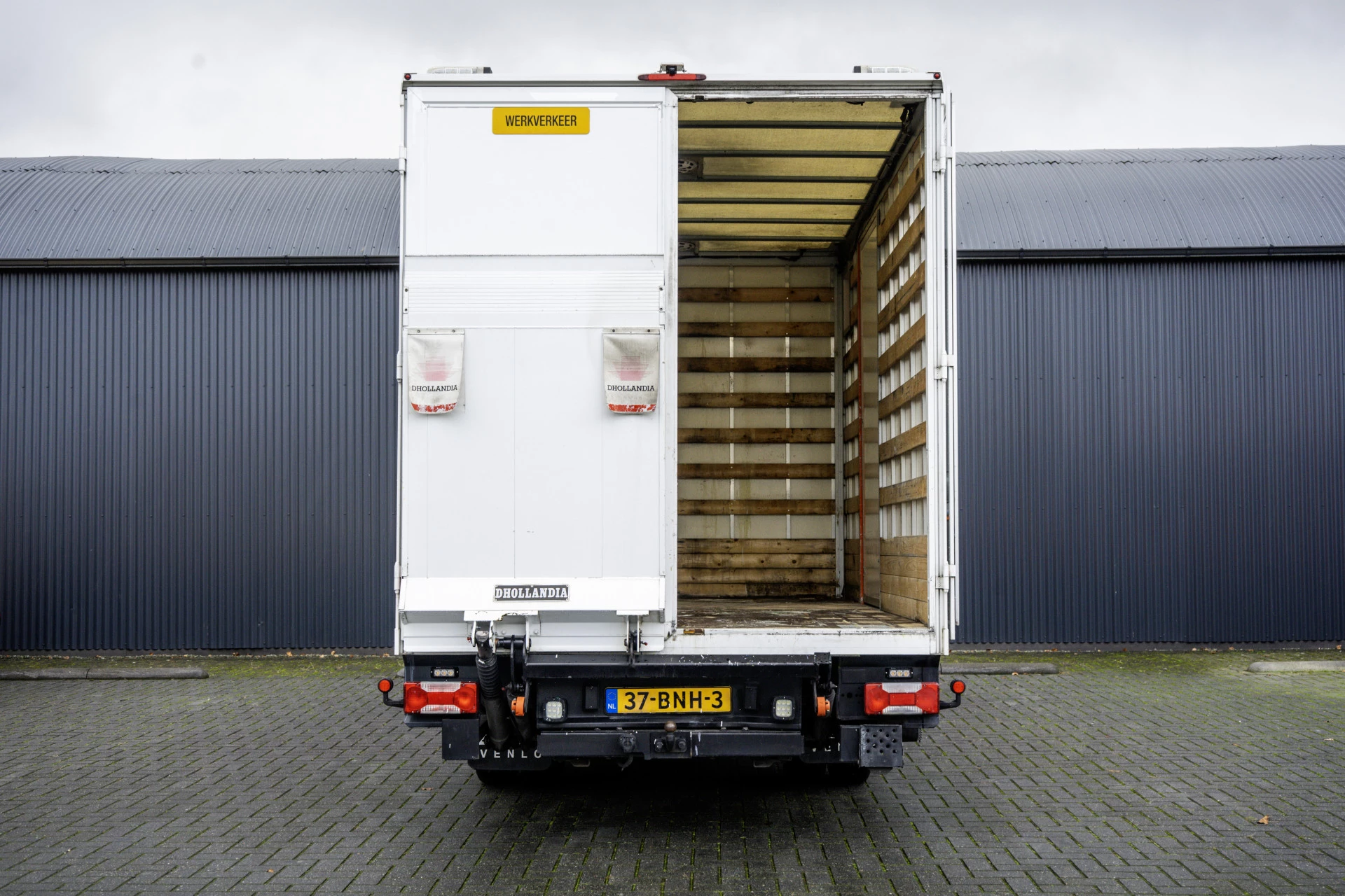 Hoofdafbeelding Iveco 50C18 3.0L | Bakwagen met laadklep | Climatic | Cruise | 180PK | 3.5T Trekgewicht | 2520KG Laadvermogen